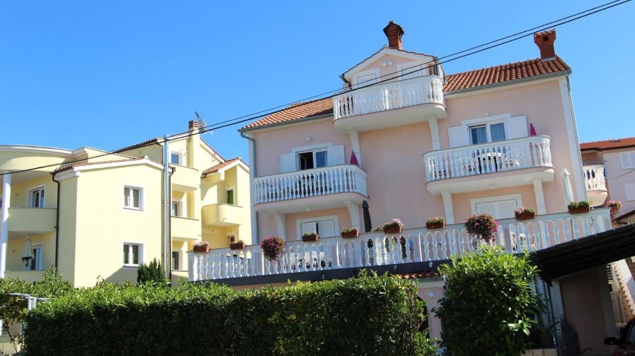 Apartments Ravlic Malinska Esterno foto