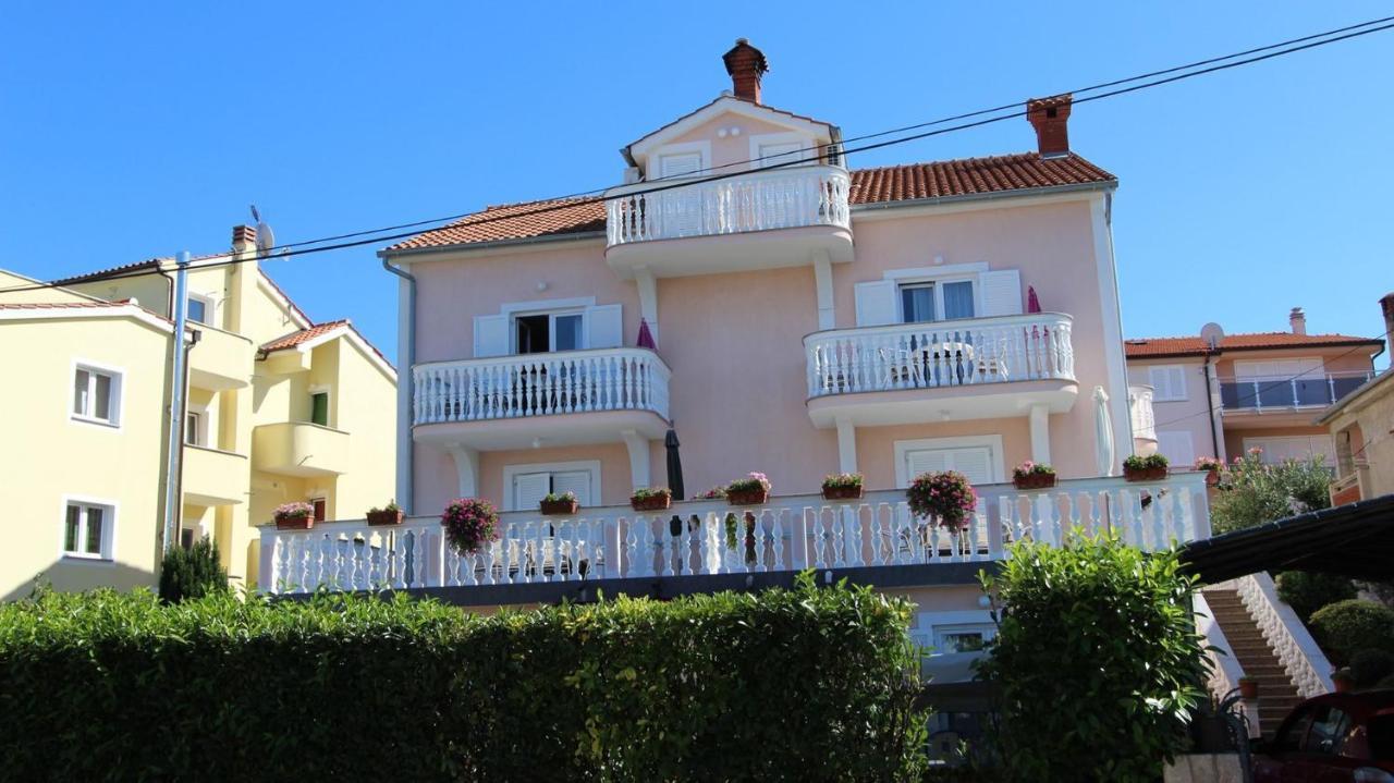 Apartments Ravlic Malinska Esterno foto