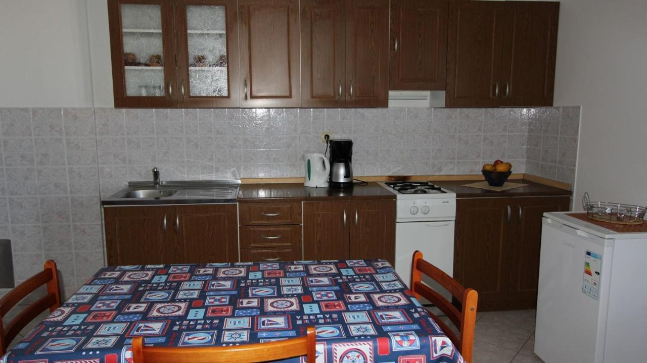 Apartments Ravlic Malinska Esterno foto