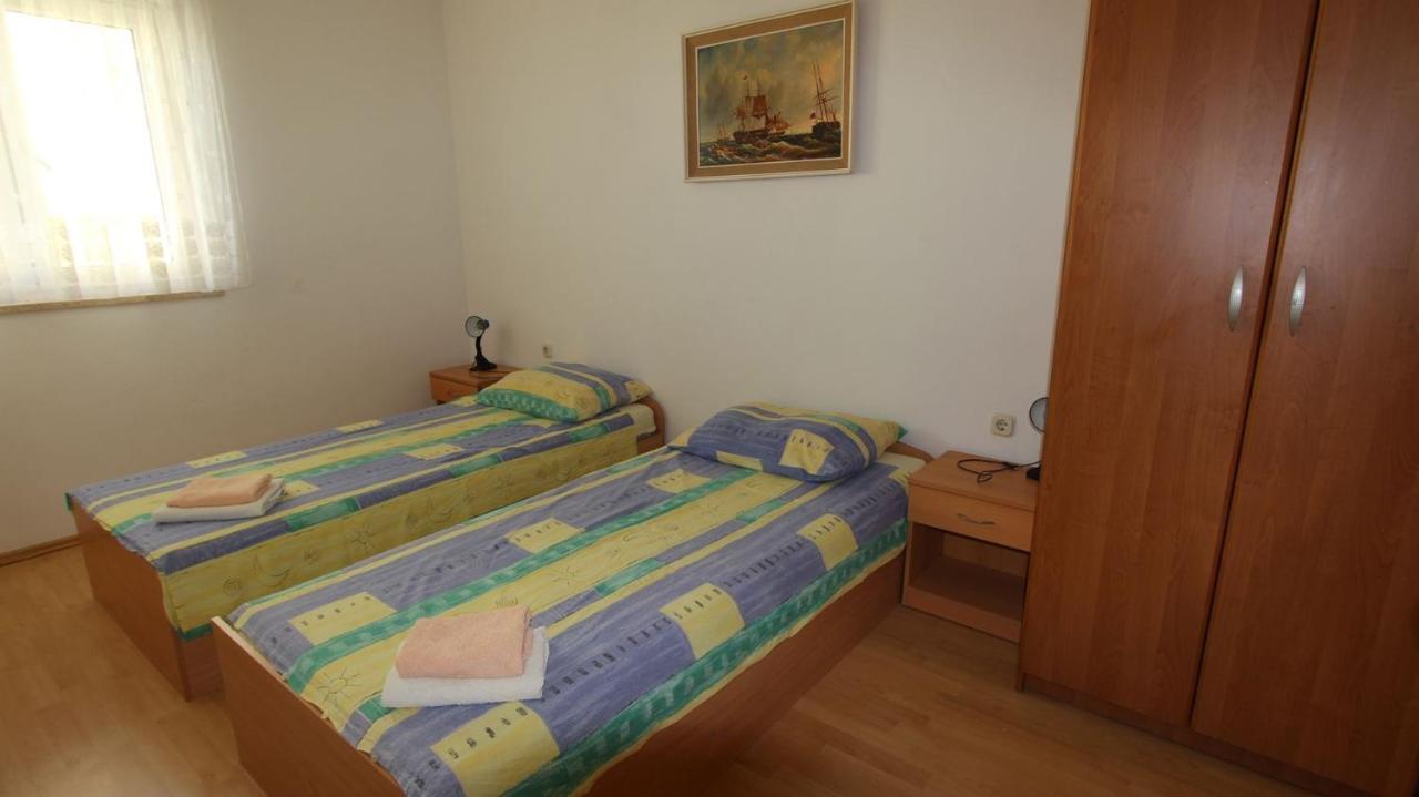 Apartments Ravlic Malinska Esterno foto
